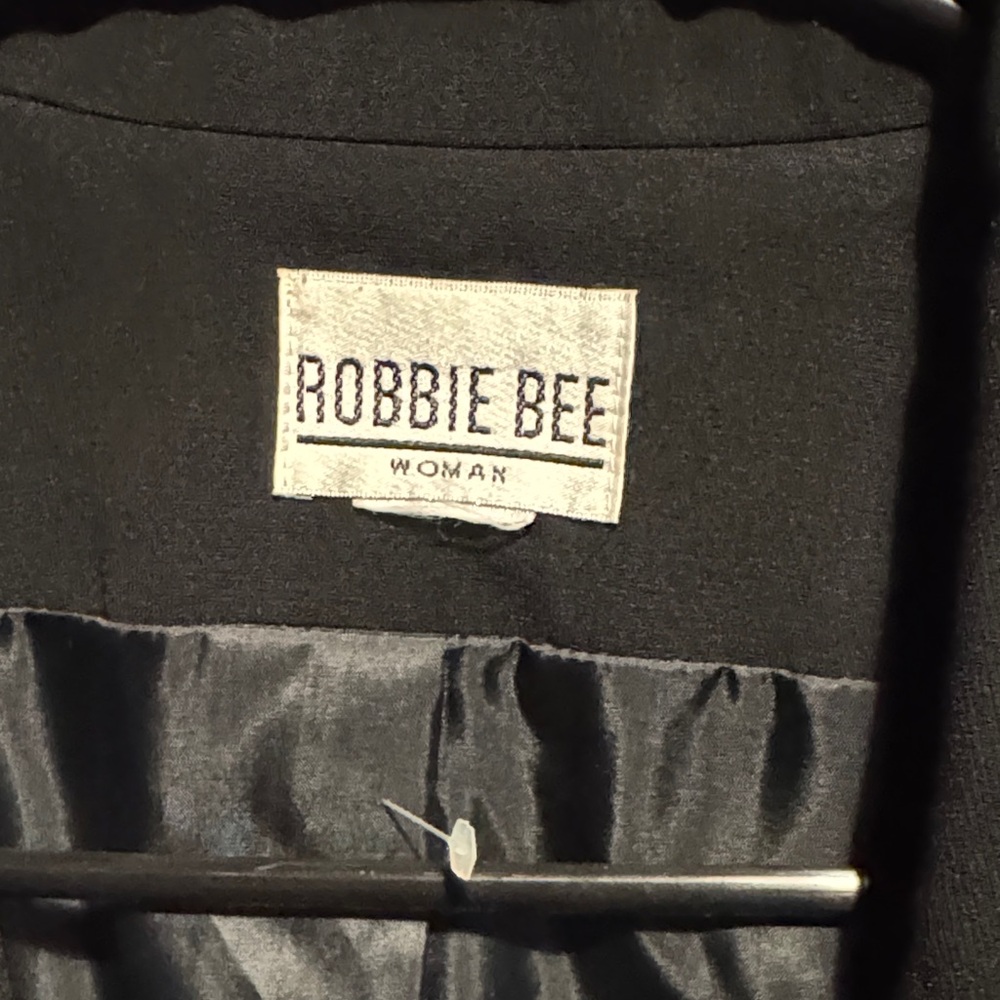 Robbie Bee Women's Elegant Black Blazer - Picture 2 of 8